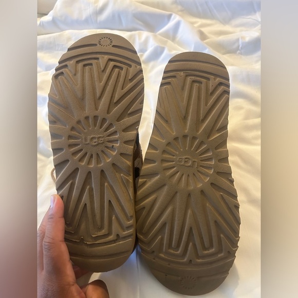 used fair condition men's size 10 Ugg Neumel Cowprimt Shoes Fur inside fall - Picture 10 of 11